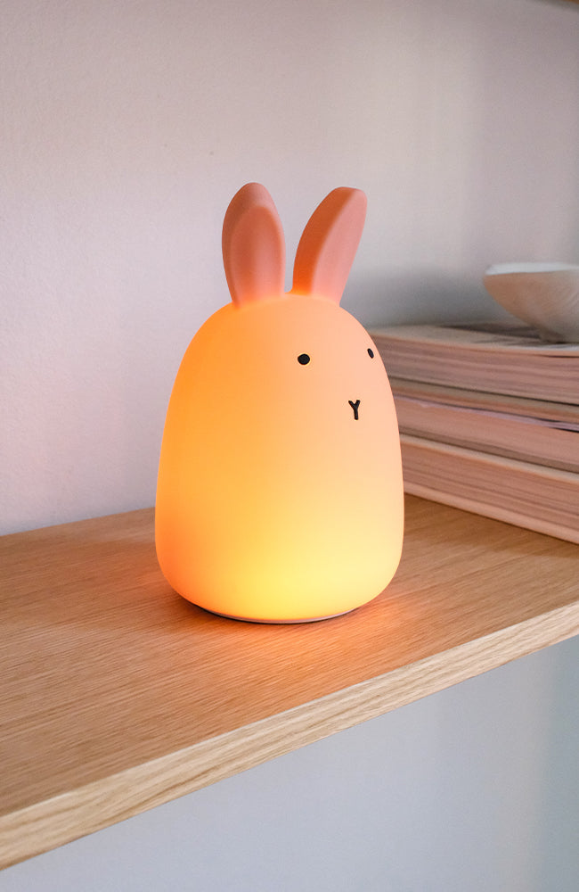 Winston Night Light - Rabbit Dark Rose Liewood Inredning