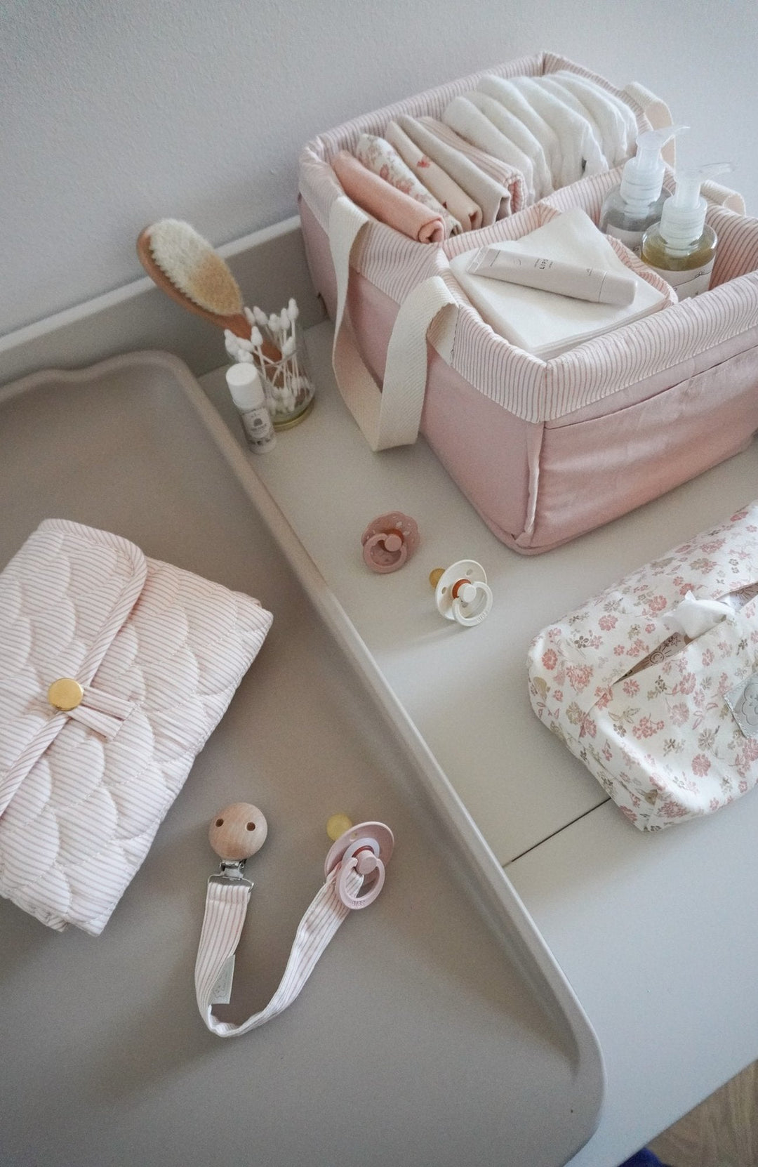 Portabel skötbädd - Classic Stripes Rose - detalj 2