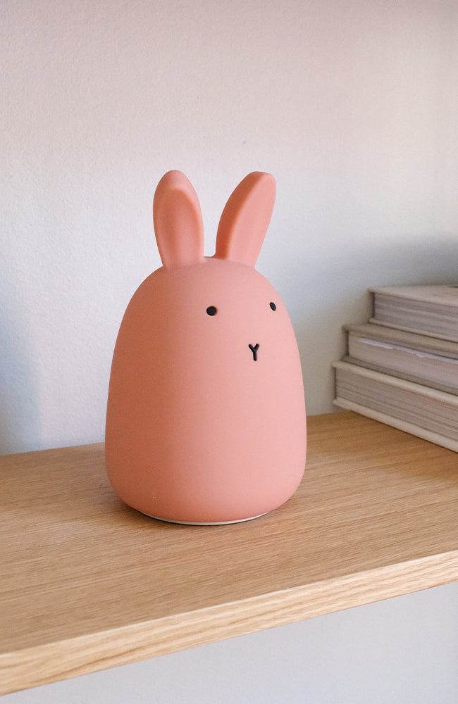 Winston Night Light - Rabbit Dark Rose Liewood Inredning