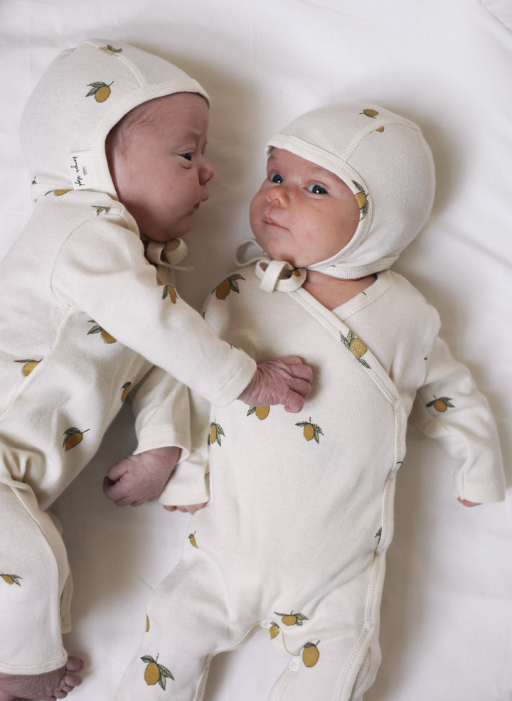 Newborn Helmet - Lemon Konges Slöjd mössa